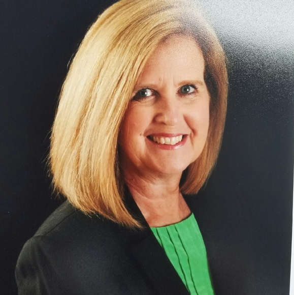 Profile Picture of Kim Boos (@k_boos) on Poshmark