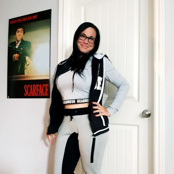 Becky Ayotte - Poshmark Profile Picture of Becky Ayotte (@mamika7) on Poshmark