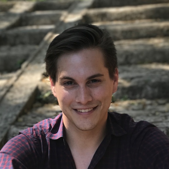 Profile Picture of Kevin Menendez (@kevinontheweb) on Poshmark