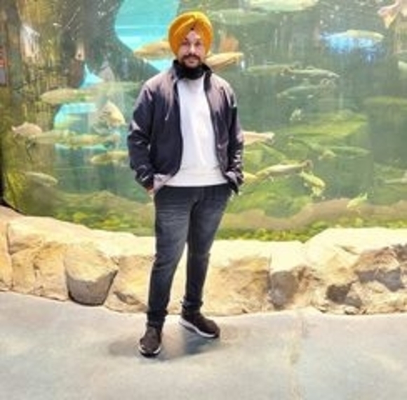 Profile Picture of Talwinder Singh (@kakakukarh) on Poshmark