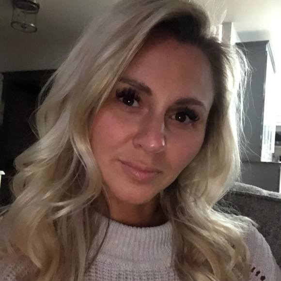 Profile Picture of Christina Oskey (@christinaoskey) on Poshmark