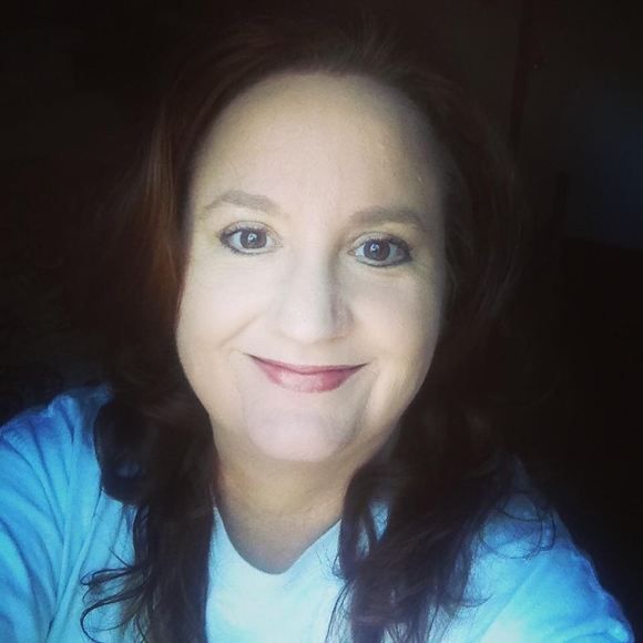 Profile Picture of Stacy Card (@scars) on Poshmark