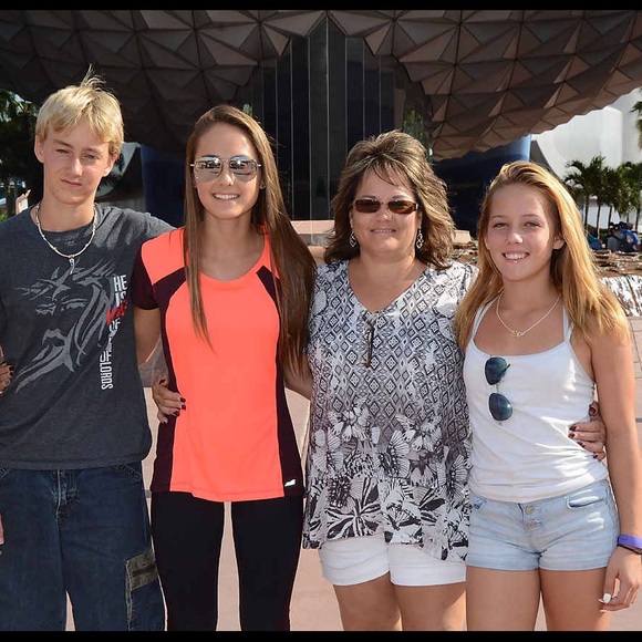 Profile Picture of Karen Ebersole (@muncie4speed) on Poshmark