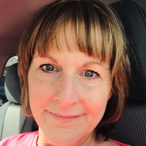 Profile Picture of Diane marie Deangelis (@dianembarb) on Poshmark