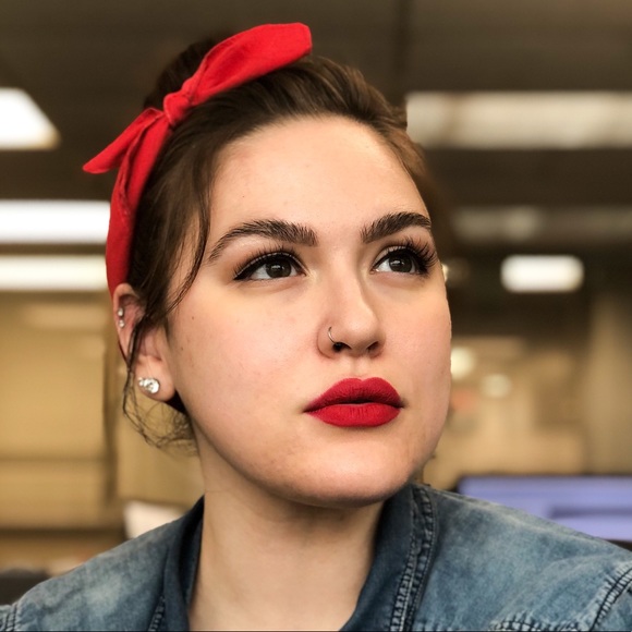 Profile Picture of Nina Antonik (@ninaantonik) on Poshmark