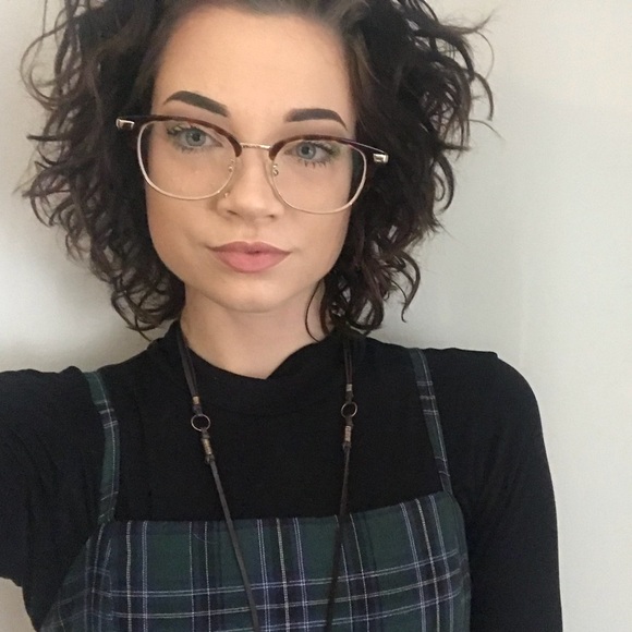 Profile Picture of Ivy Richardson (@richardson_ivy) on Poshmark