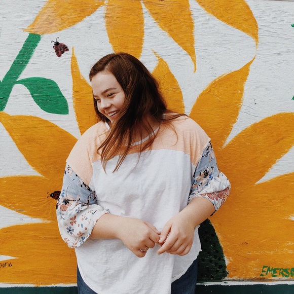 Profile Picture of Grace Neaville (@graceneaville) on Poshmark