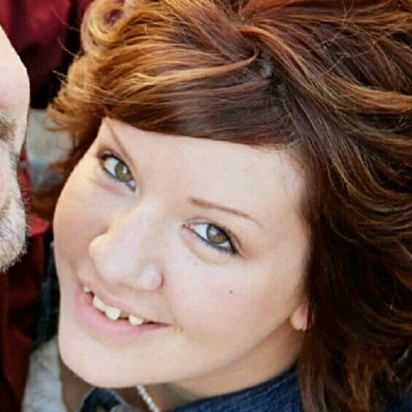 Profile Picture of Stephanie Thurau (@sthurau) on Poshmark