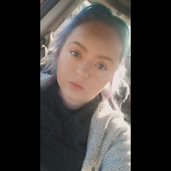 Profile Picture of Felicia Welker (@feliciawelker) on Poshmark