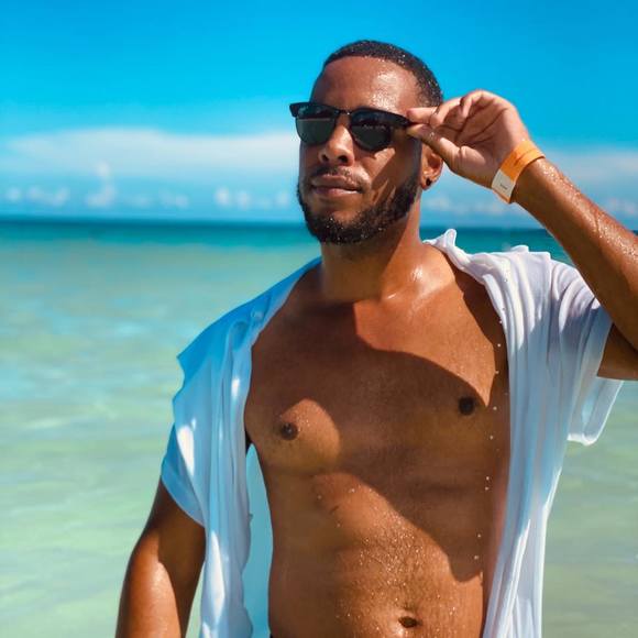 Profile Picture of Cedric Slaughter (@welcomejames) on Poshmark