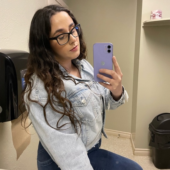 Lucy Abbott - Poshmark Profile Picture of Lucy Abbott (@abbottlucy2000) on Poshmark