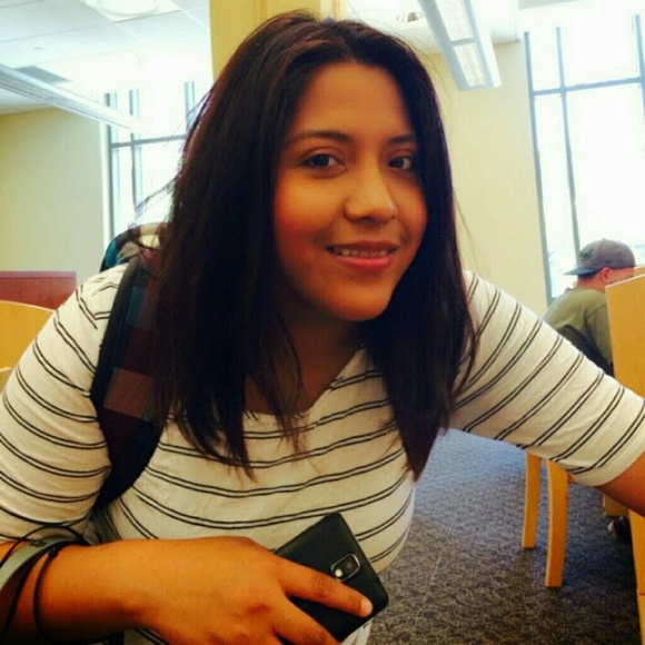 Profile Picture of Marisol Olvera (@mooddyy) on Poshmark