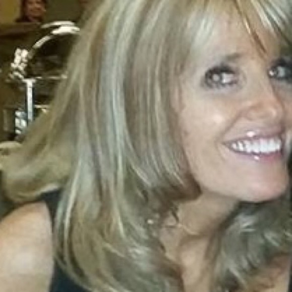 Profile Picture of Kerry Thomas (@kerryr2) on Poshmark