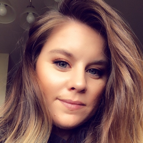 Profile Picture of Sam Case (@samcase380) on Poshmark