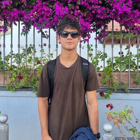 Profile Picture of Nathan Halliday (@karthur3) on Poshmark