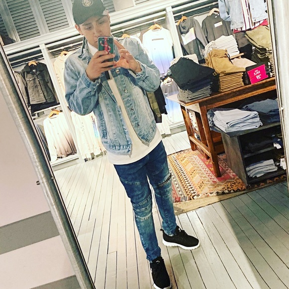 Profile Picture of Ulysses Talavera (@tuli24) on Poshmark