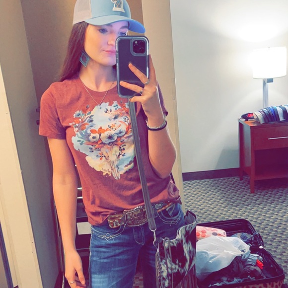 Profile Picture of Kendall Curtis (@kendall11917) on Poshmark