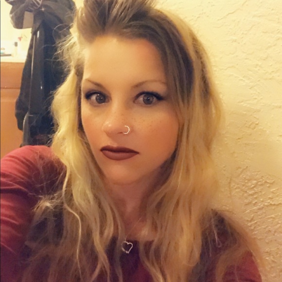 Tracey Dane - Poshmark Profile Picture of Tracey Dane (@tracey_dane) on Poshmark