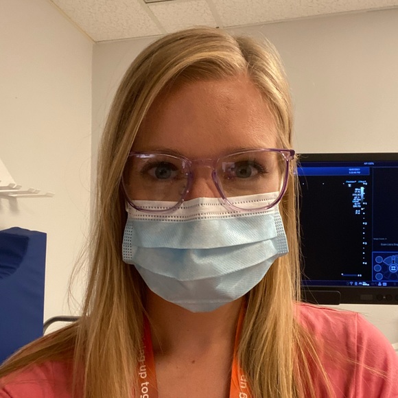 Profile Picture of Lisa Billone (@lmbillone) on Poshmark