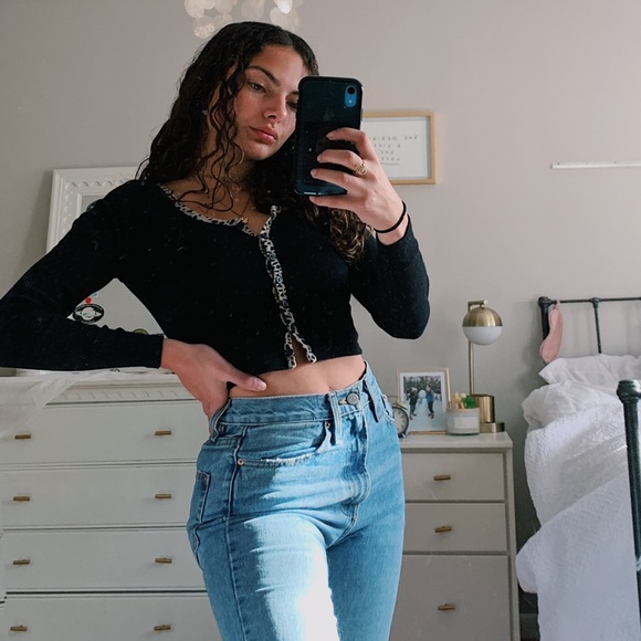 Profile Picture of Liv Morganti (@livmorganti) on Poshmark