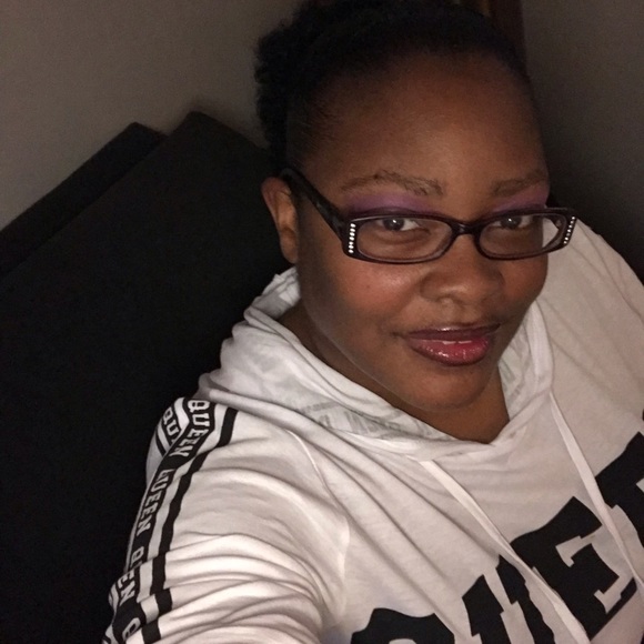 Profile Picture of Christina Duncan (@stina568321) on Poshmark