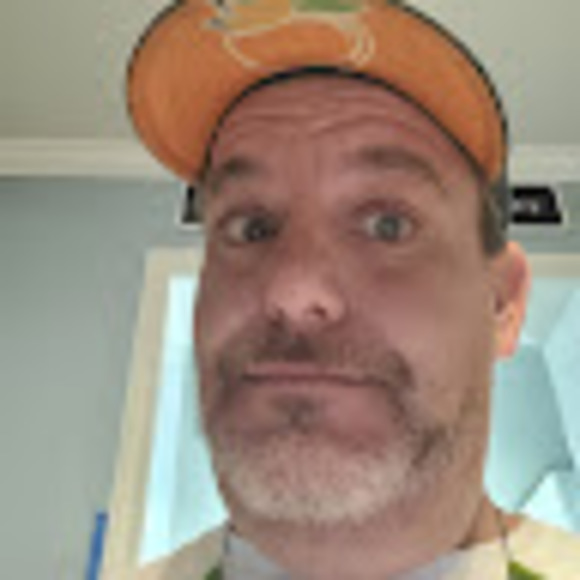 Profile Picture of C. Pellerito (@kermitcfrog) on Poshmark