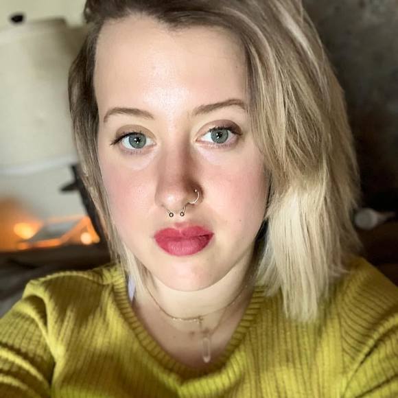 Profile Picture of Erin Pope (@dirtroadbarbie) on Poshmark