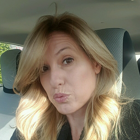 Profile Picture of Veronica Pranzo (@vpe) on Poshmark