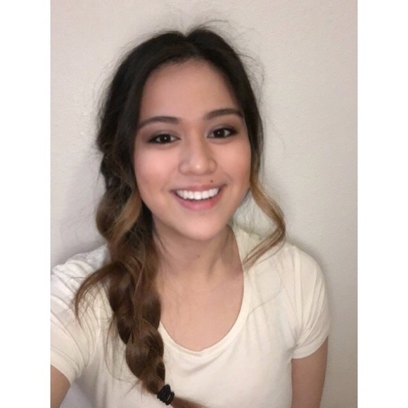 Profile Picture of Genielle Balderas (@genbalderas) on Poshmark