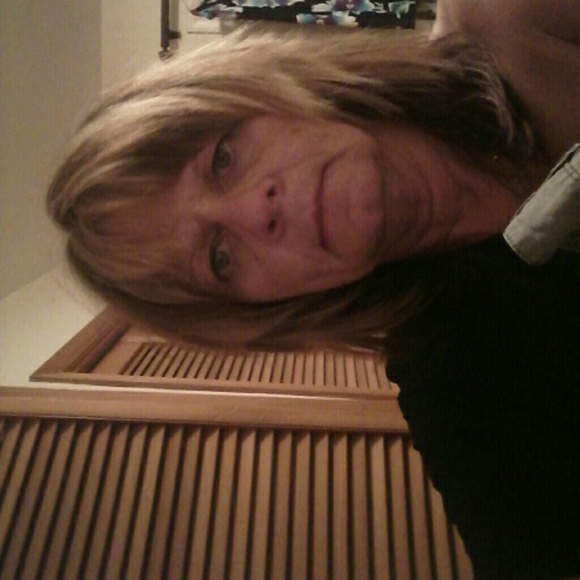 Profile Picture of Rebecca Hansen (@beckyjnorma3) on Poshmark