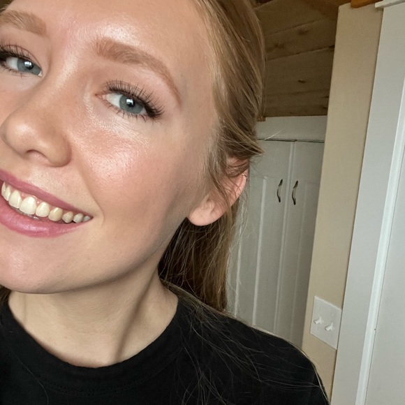 Profile Picture of Allisa Thanepohn (@allisathane) on Poshmark