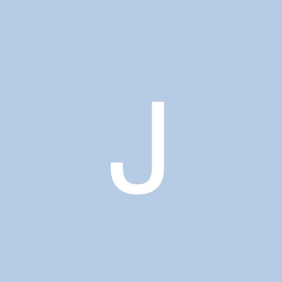 Profile Picture of Jamison 🖤 (@jam_kirs) on Poshmark