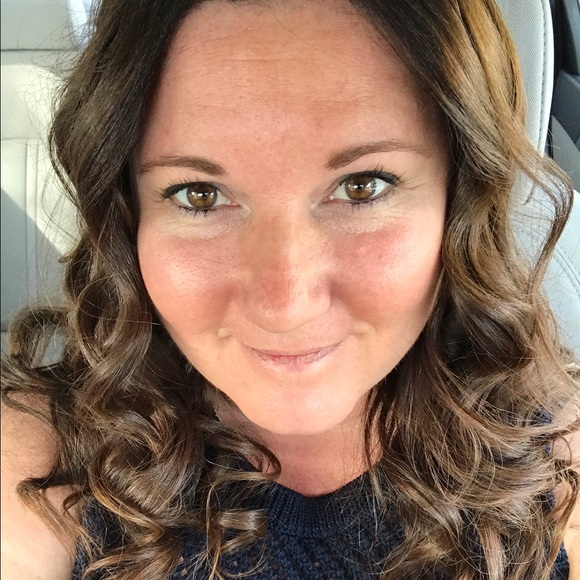 Profile Picture of Traci Wilhelm (@tracerwilhelm) on Poshmark