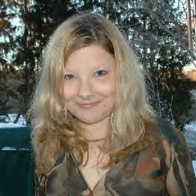 Profile Picture of Lori Larsen (@lookatmenow) on Twitter