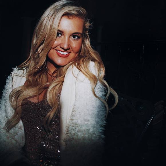 Paige Gill - Poshmark Profile Picture of Paige Gill (@paigegill22) on Poshmark