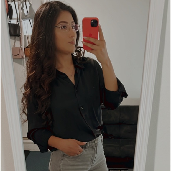 Profile Picture of Lesly Criollo (@leslyshantel98) on Poshmark