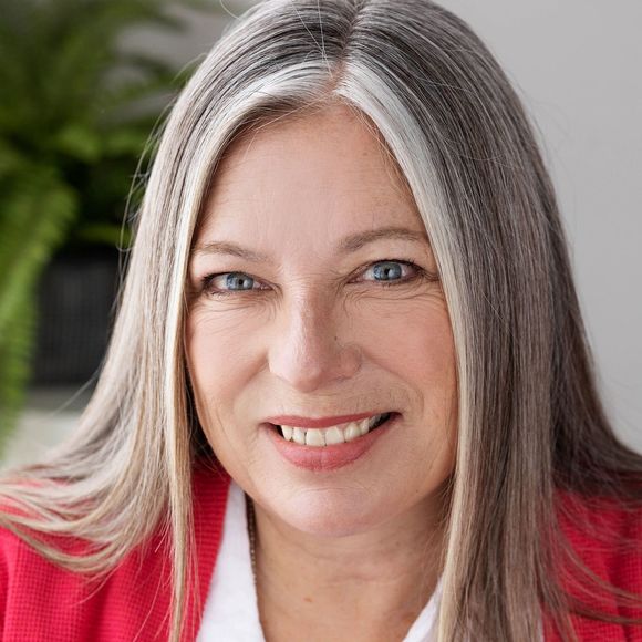 Profile Picture of Sharon Knoblauch (@sharonknobla555) on Poshmark