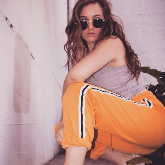 Profile Picture of Abby Glazer (@smokeshowabbz) on Poshmark