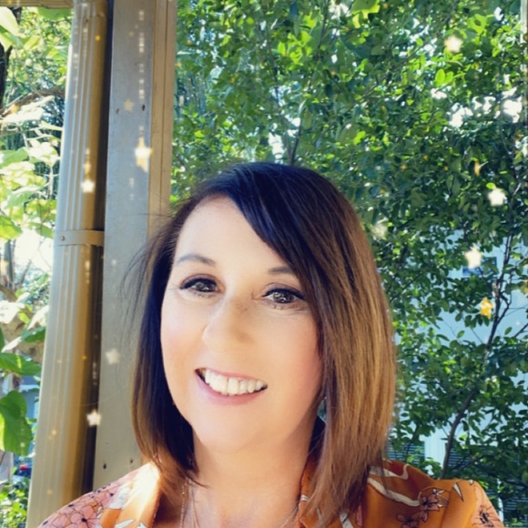 Profile Picture of Lisa Shields (@28hudson) on Poshmark