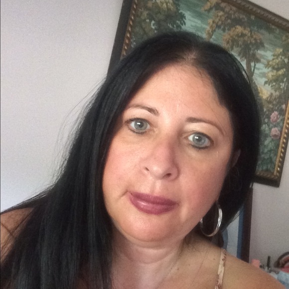 Profile Picture of Ayala Nezowitz (@ayalanez) on Poshmark