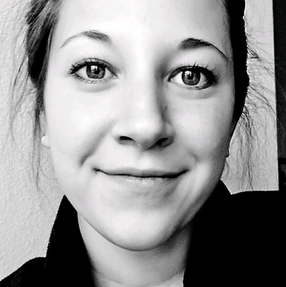 Profile Picture of Bethany Schenck (@bethanyrae7) on Poshmark