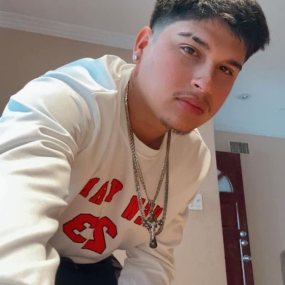 Profile Picture of Adrian Pariona (@adrianpariona) on Poshmark