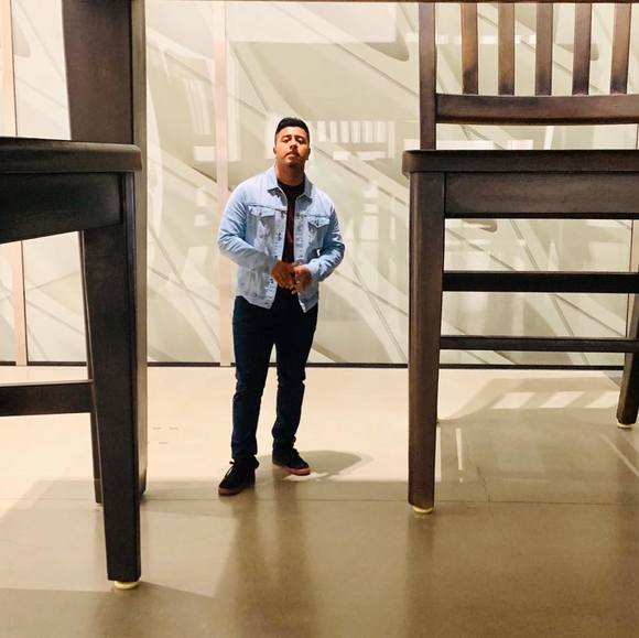 Profile Picture of Sàul Rossetti (@saulpreza) on Poshmark