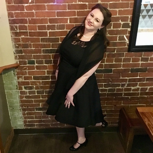 Profile Picture of Erika Kernander (@akiressim) on Poshmark