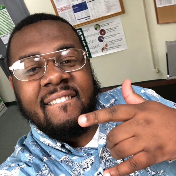 Profile Picture of Carlos Lindsay (@ctl4848) on Poshmark