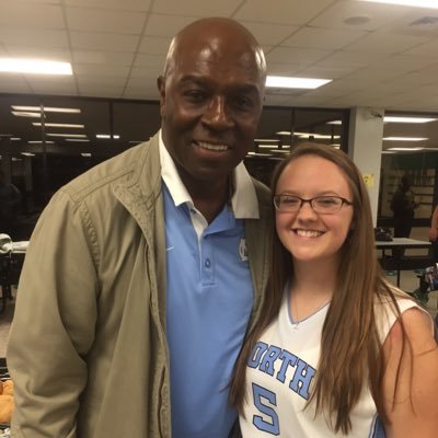 Profile Picture of Lauren Brewer (@laurenlizz14) on Twitter