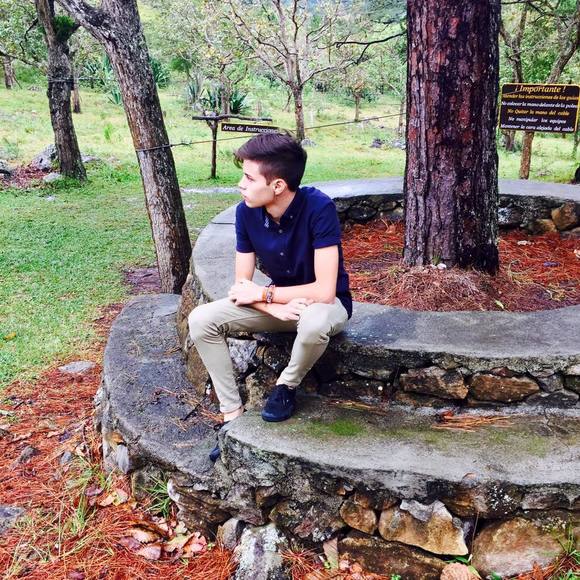 Profile Picture of Steven Blandon (@blanharold) on Poshmark