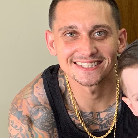 Profile Picture of Robert Wakefield (@c305fades) on Poshmark