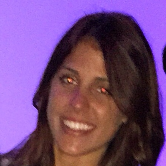 Profile Picture of Devin Londos (@devinlondos) on Poshmark