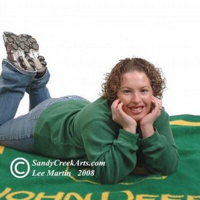 Profile Picture of Lorie Beth Shaffer (@JohnDeereGirl80) on Twitter